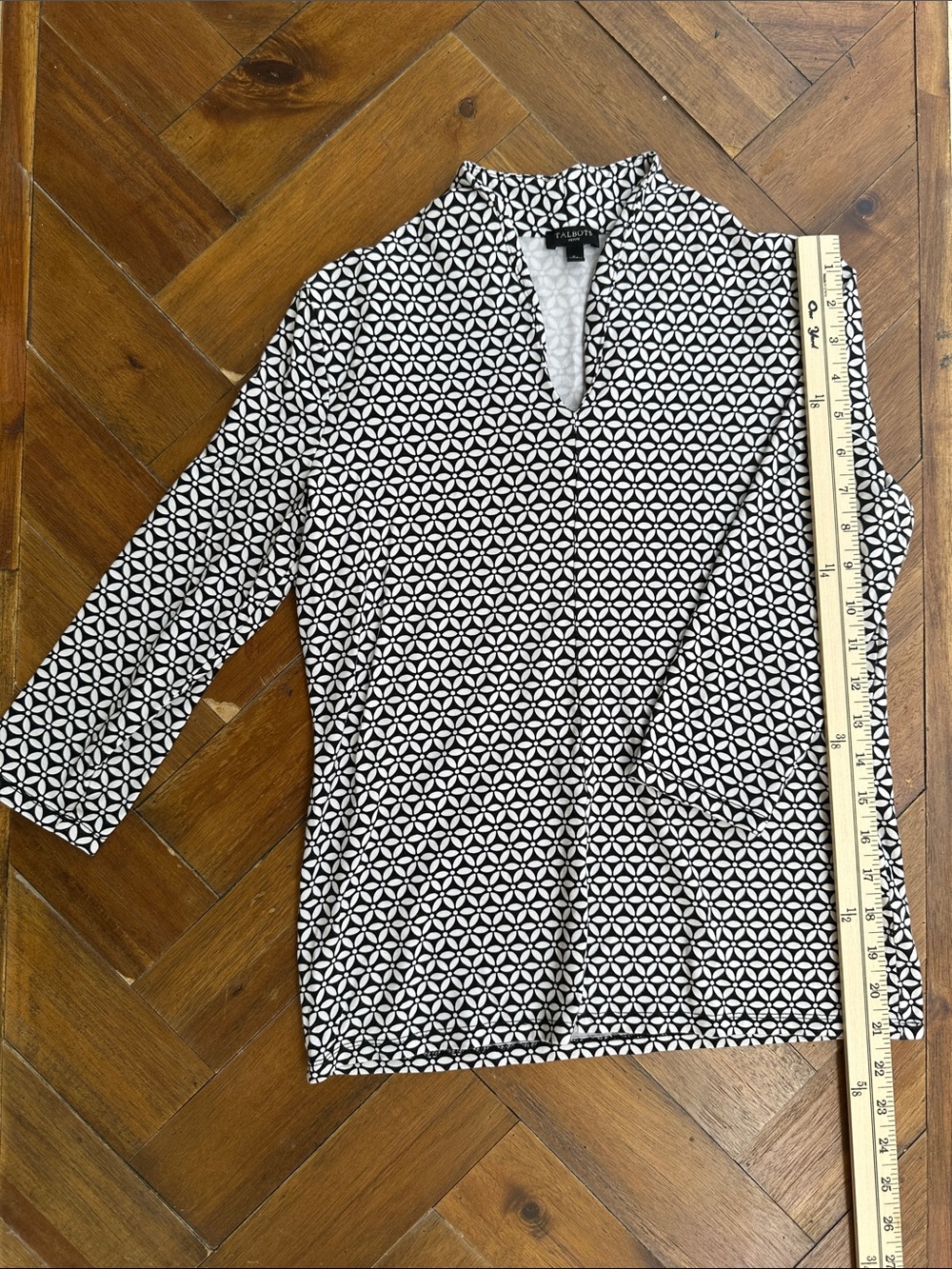 Talbots Black & White Geometric Print Lightweight 3/4 sleeve blouse